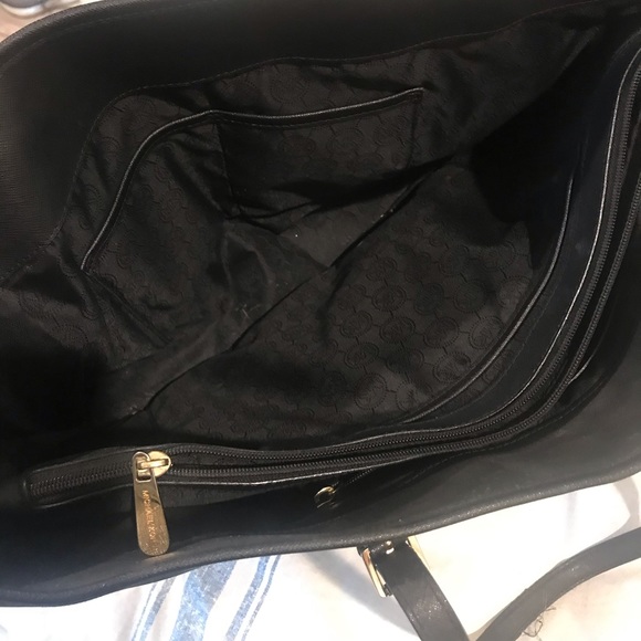 Micheal Kors Handbag - Picture 3 of 4